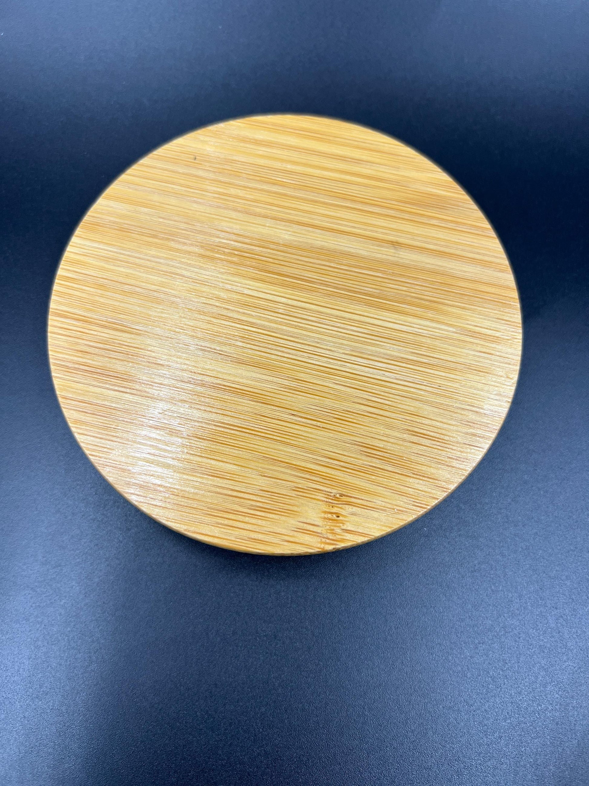 Round bamboo lid